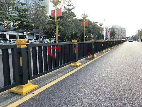 广东广州市重型隔离护栏